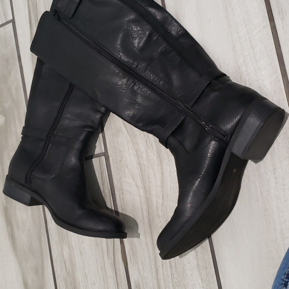 Guess boots. - Picture 5 of 9